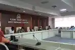 rapat-dengar-pendapat-antara-masyarakat-dan-pemprov.jpg