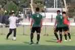timnas-u-23-indonesia-gelar-latihan-jelang-laga-kontra-iran_20191116_025215.jpg
