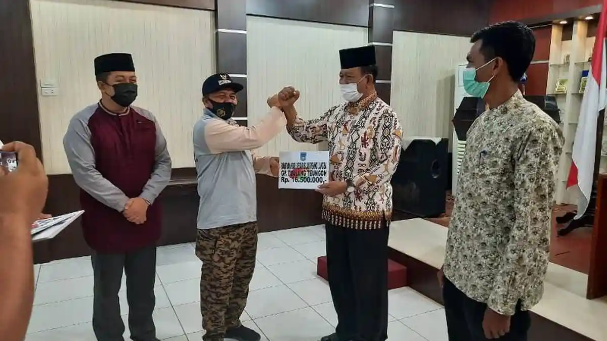 Wakil Wali Kota Langsa Serahkan Bantuan Meugang Kepada 7.000 Fakir Miskin