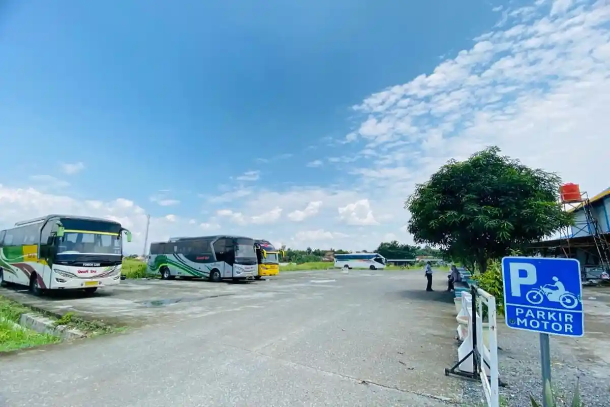 H-10 Lebaran Idulfitri, Terminal Dukuh Salam Slawi Tegal Masih Sepi Pemudik