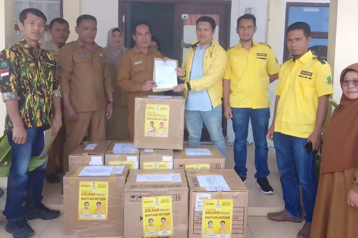 DPD II Partai Golkar Serah Bantuan Antigen ke Dinas Kesehatan