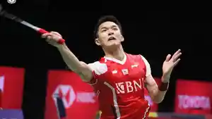 Jonatan-Christie-dalam-pertandingan-melawan-wakil-Singapura-di-Thomas-Cup-2022.jpg