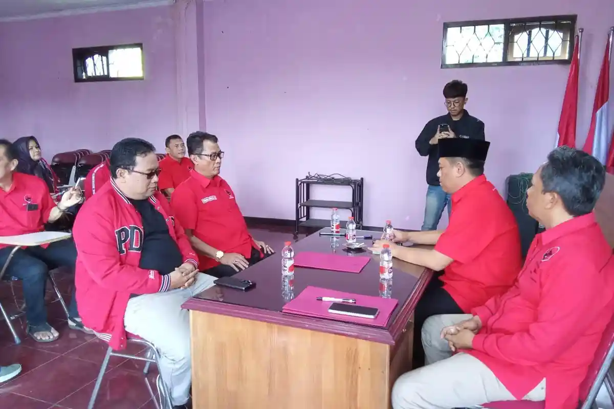 BURSA Calon Bupati Ciamis Kian Hangat, Nanang Permana Mantap Ambil Formulir Pendaftaran di PDIP