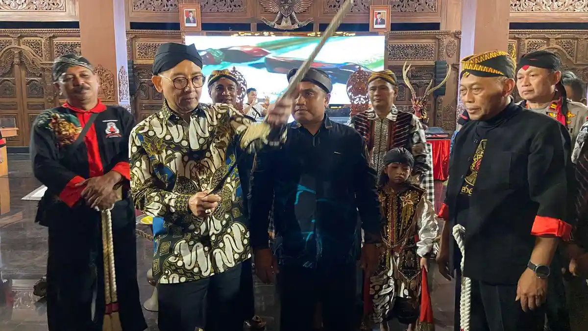 2 Keris Milik Prabowo Subianto Dipamerkan saat Grebeg Suro Ponorogo 2024