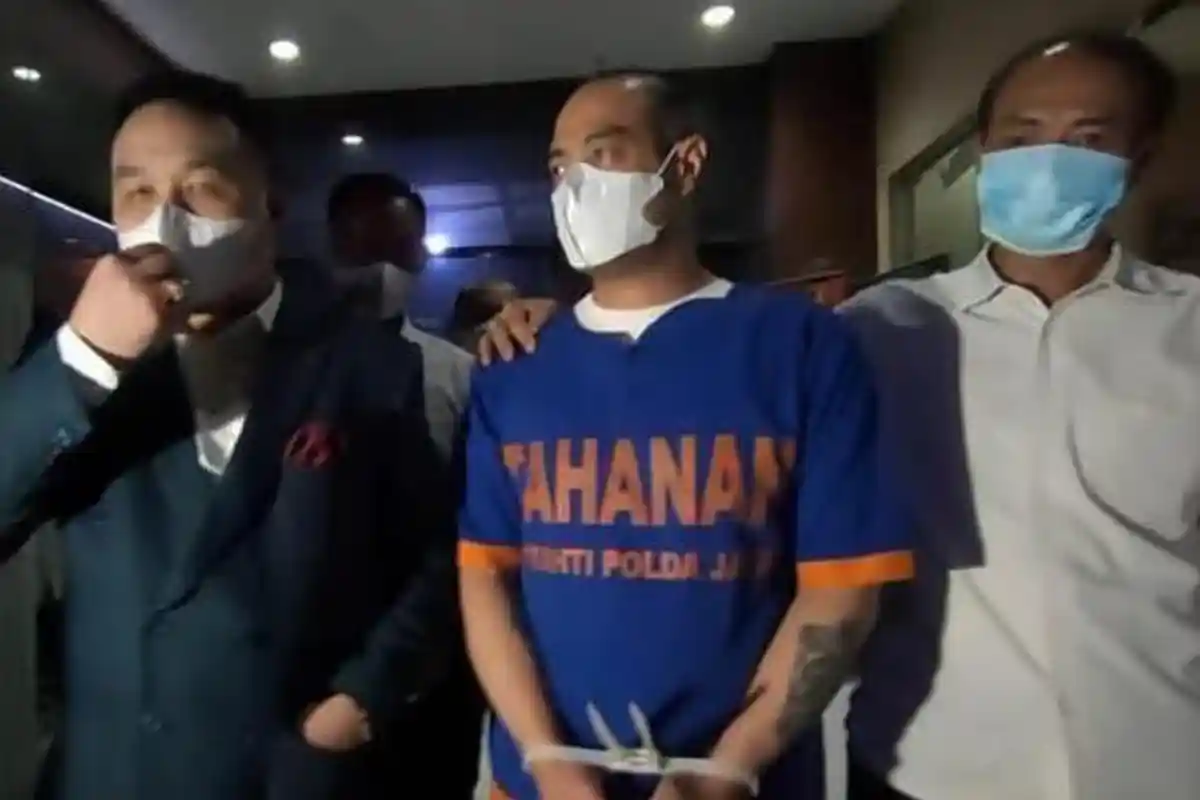 Dengan Tangan Terikat, Ferry Irawan Minta Maaf ke Venna Melinda: Abi Akan Selalu Cinta dan Sayang