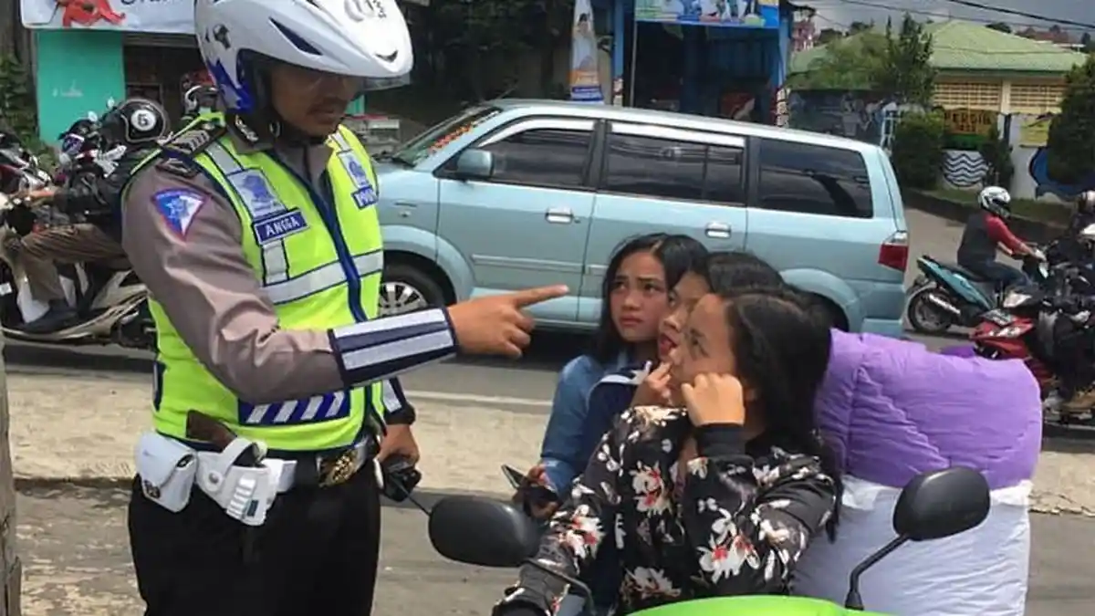 JANGAN Mau Ditilang Polisi Jika Mereka Tak Punya Ini, Tak Semua Anggota di Jalan Bisa Tilang Manual