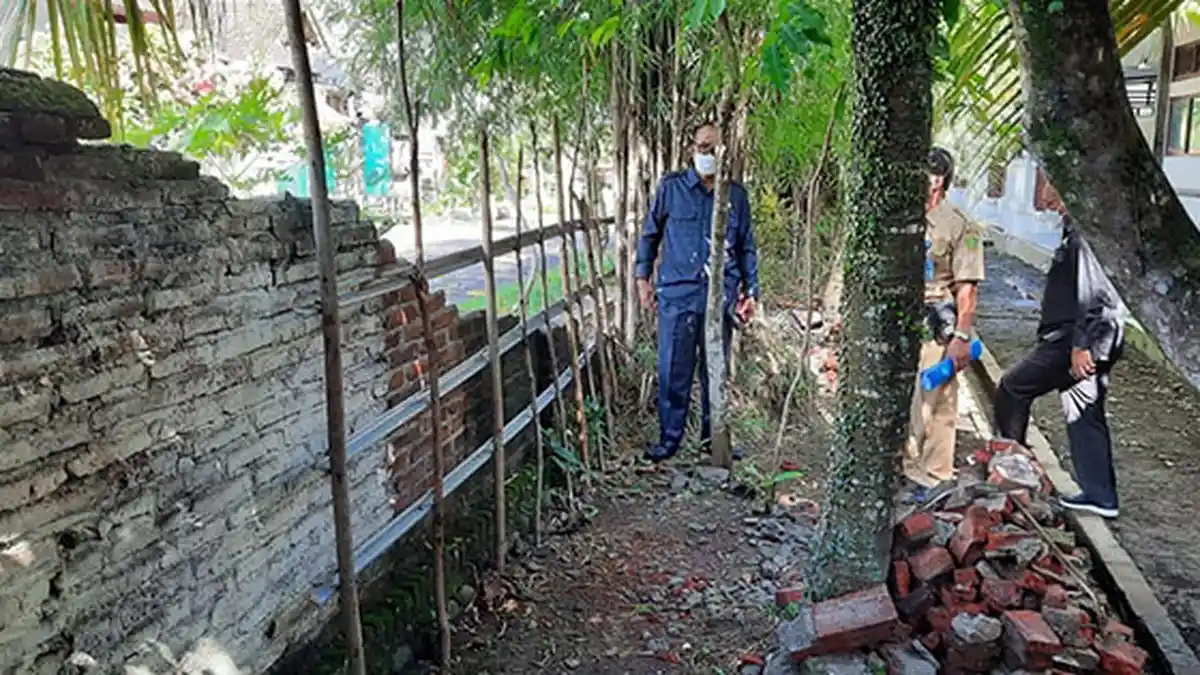 PTM Sudah Digelar Kembali, Komisi I DPRD Jembrana Temukan Banyak Pagar Sekolah Jebol