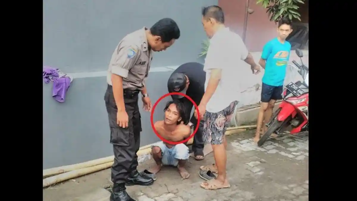 Gagal Mencuri Motor dan Sudah Dikepung Warga, Lelaki Ini Malah Tersenyum dan Melambaikan Tangan
