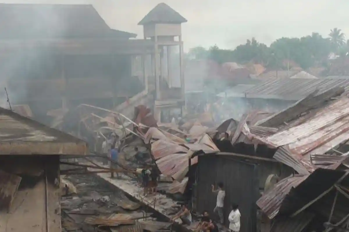 Api Masih Terlihat di Lokasi Kebakaran yang Hanguskan 200-an Kios