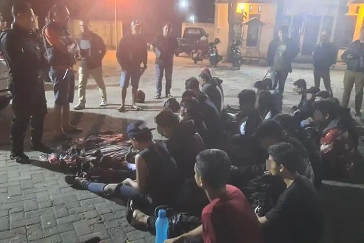 Bawa Alat Pukul Diduga Hendak Tawuran, Puluhan Remaja di Kawasan SLG Kediri Diamankan Polisi