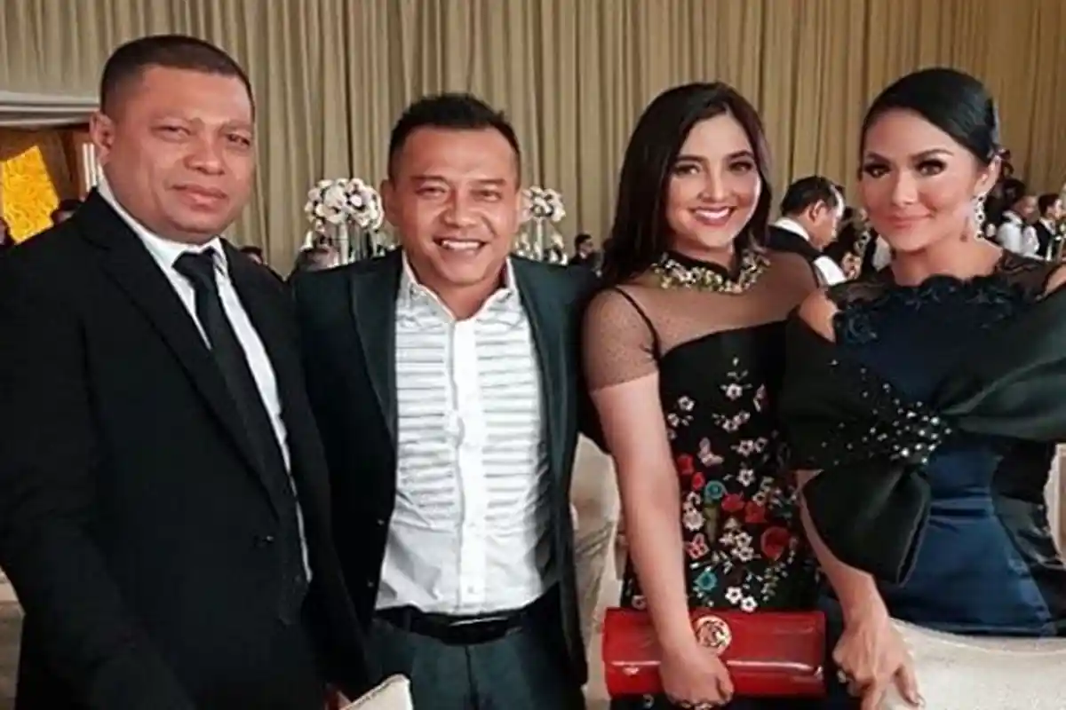 Raul Lemos Nangis sambil Peluk Aurel dan Azriel: Ayah Saya Meninggal Saja Gak Nangis