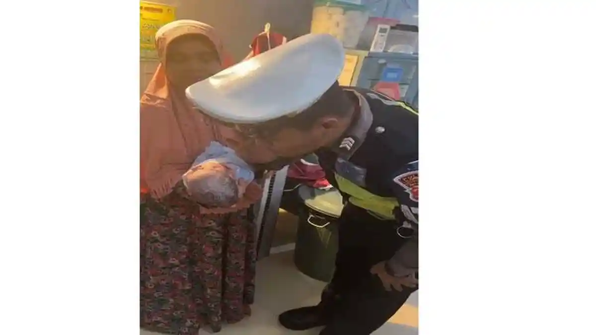 Aksi Heroik Polisi di Karimun Brigadir Risky Lubis Bantu ODGJ Hendak Melahirkan