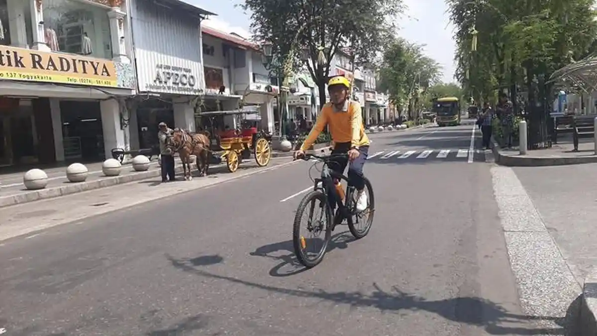 Malioboro Full Pedestrian 24 Jam, Masyarakat Manfaatkan untuk Jalan Santai Hingga Bersepeda