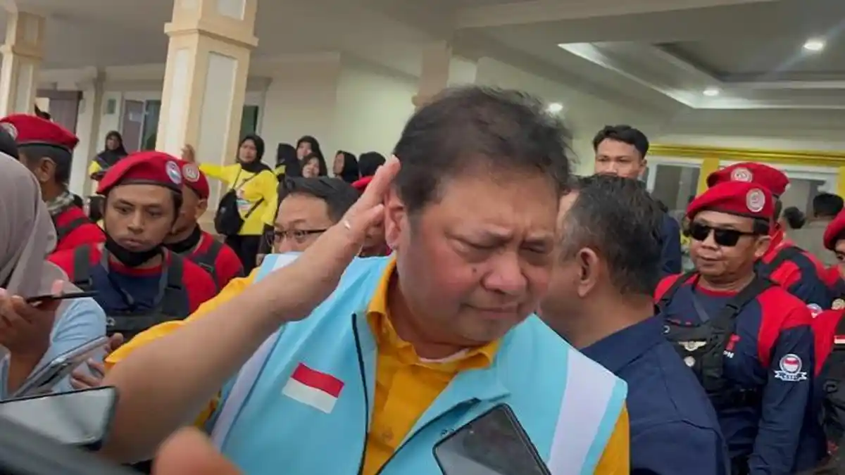 Kata Airlangga Soal Tudingan Pembagian Bansos Tak Libatkan Mensos