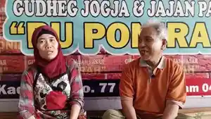 20262504-suami-istri-penjual-gudeg-naik-haji-1.jpg