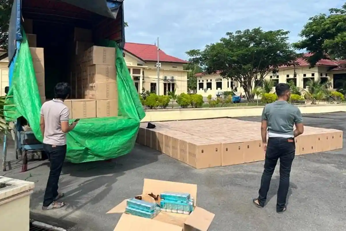Bea Cukai Langsa Terima Penyerahan Rokok Ilegal 164 Dus dari Polres Aceh Tamiang