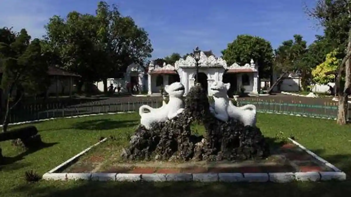 Tips Agar Tetap Nyaman Liburan Bersama Anak ke Wisata Bersejarah di Cirebon
