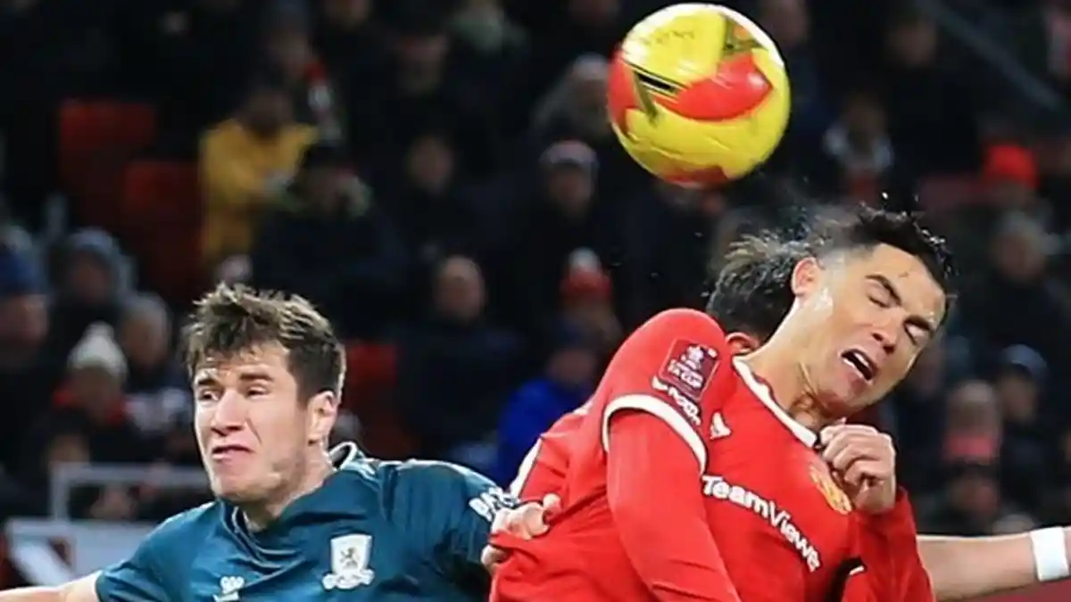 Jamie Carragher Sindir Cristiano Ronaldo, Gary Neville Balas Sindir Mantan Bek Liverpool Itu