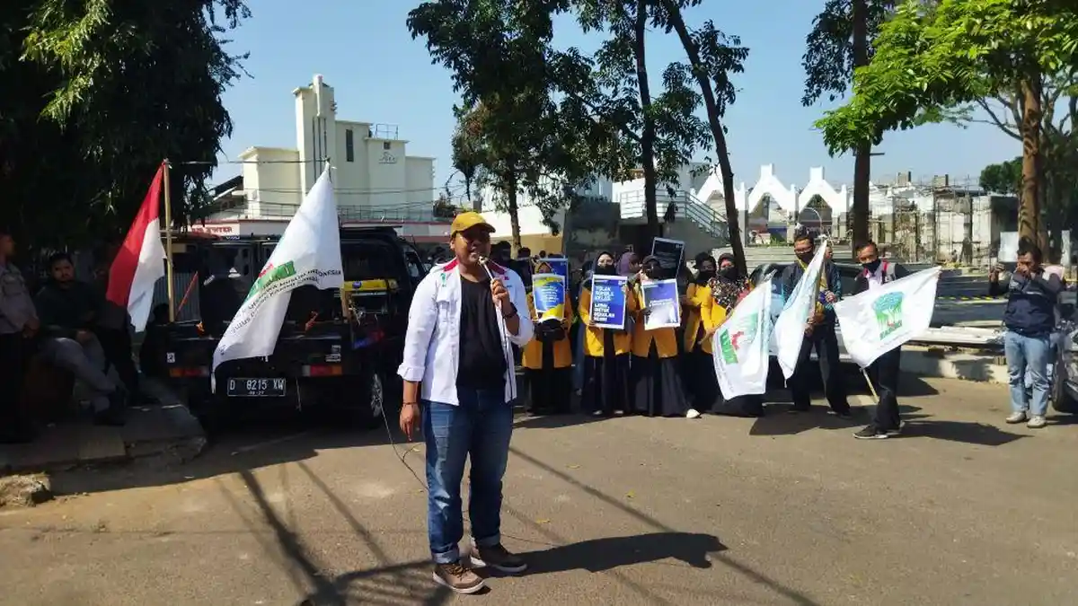 Guru Sekolah Swasta Demo di Depan Kantor DPRD Cimahi, Protes Soal PPDB yang Dinilai Ada Kecurangan