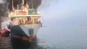 insiden-kapal-tanker-terbakar-di-lamongan.jpg