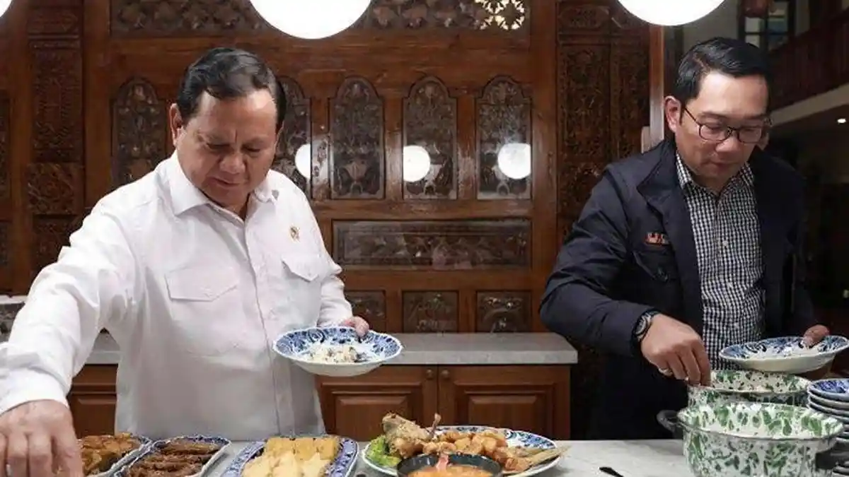 Makan Cilok Bareng Ridwan Kamil, Prabowo Subianto Langsung Lancar Bahasa Sunda