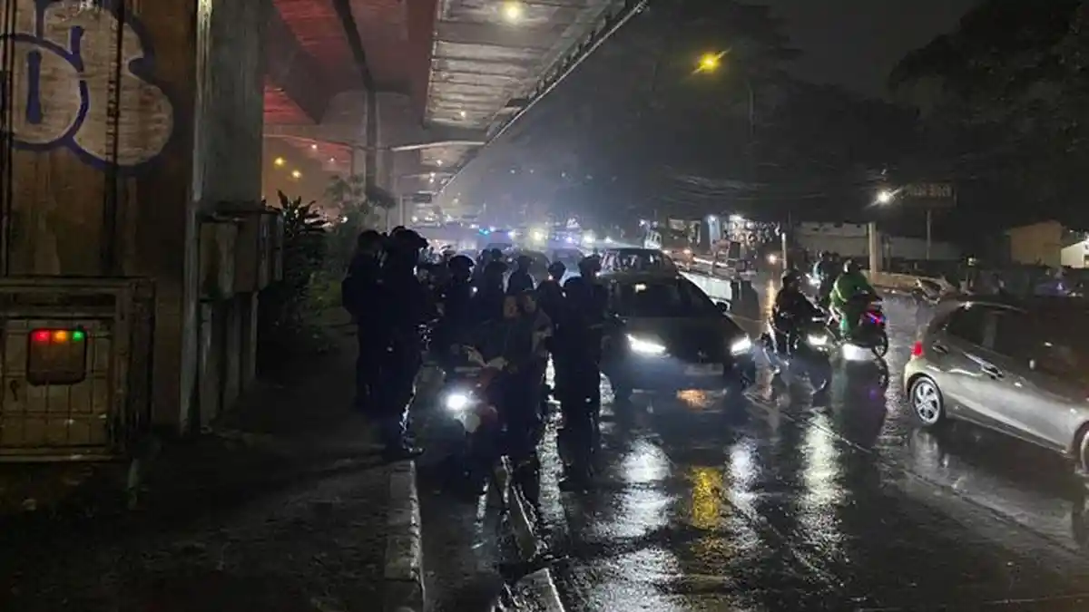 Jalan Sholis Bogor Dijaga Aparat Usai Laga Persib vs Persija, Warga Sempat Lihat Suporter Bentrok