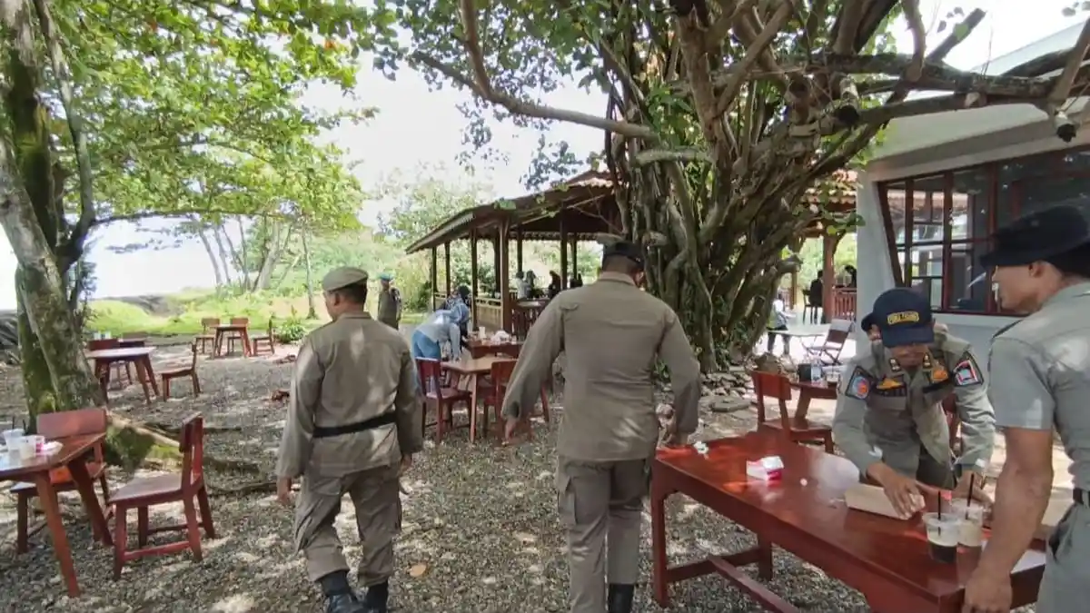 Fasilitasi Makan di Tempat, Dua Tempat Usaha Warung Makan di Padang Utara Ditertibkan Satpol PP