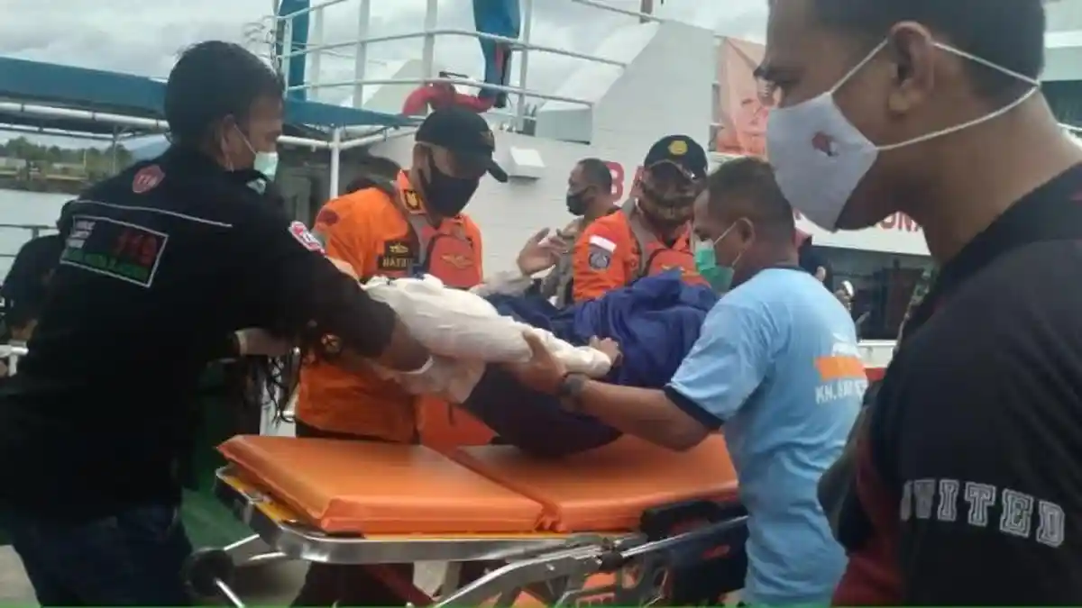 BREAKING NEWS - Seorang Perempuan Lompat ke Laut Ulee Lheue, Setelah Diselamatkan, Melompat Lagi