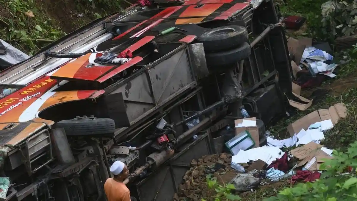 Bus Rombongan Santri Ponpes Gontor Terjun ke Jurang di Parimo Sulteng, 3 Orang Tewas