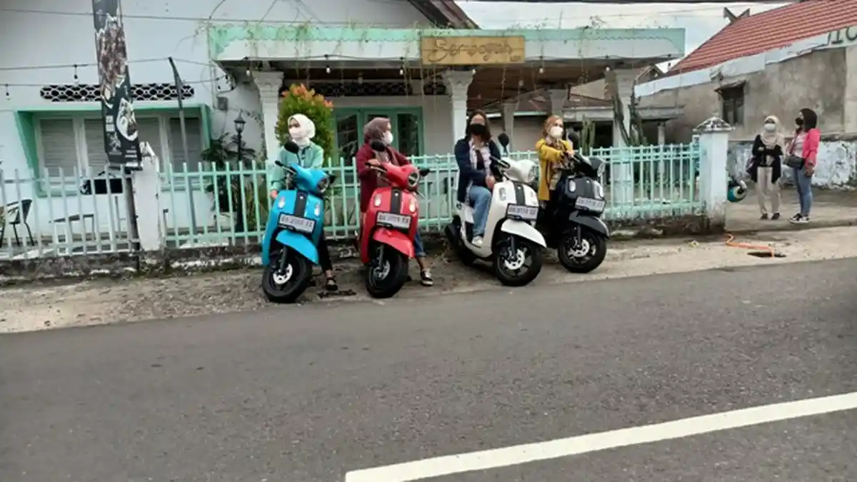 Dua Influencer Jambi Nyore Bareng Yamaha Fazzio