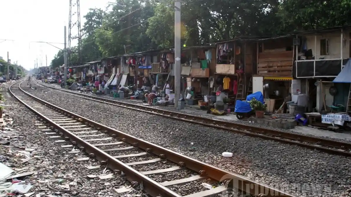 Pria Tanpa Identitas Disambar KA di Stasiun Wonokromo Surabaya