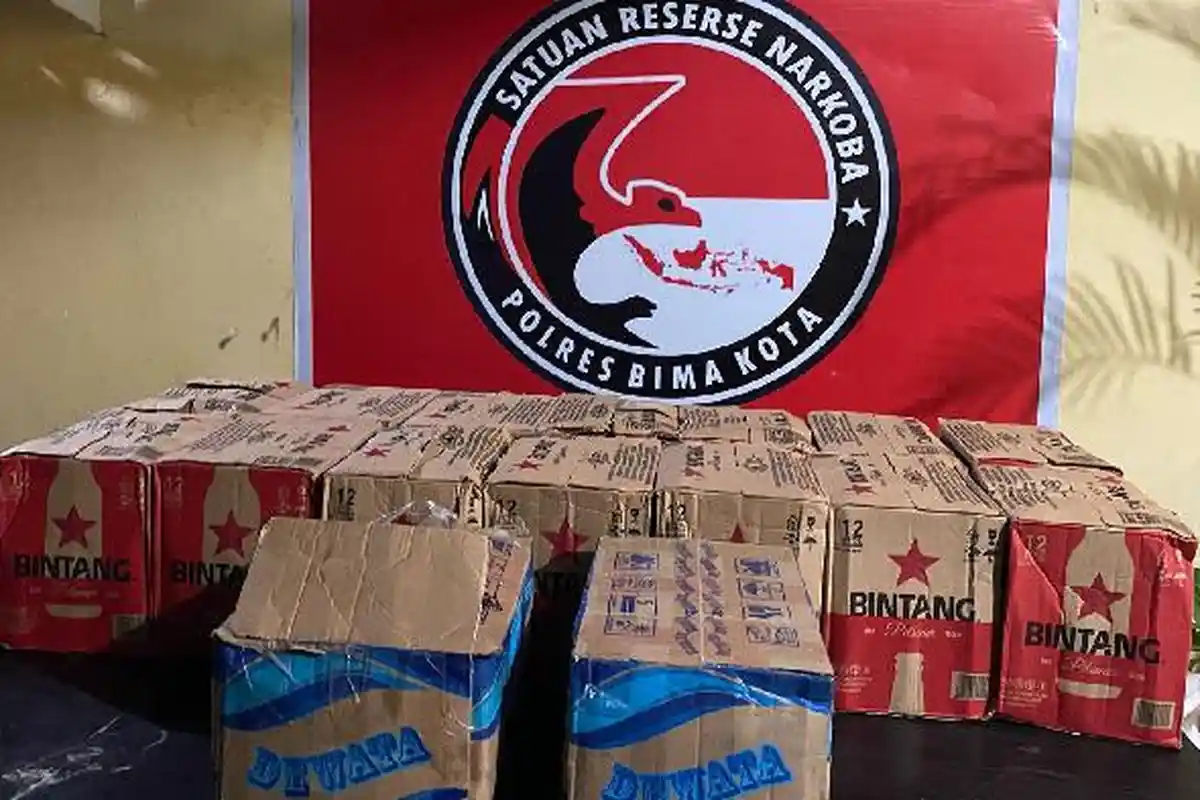 Jelang Ramadhan, Polres Bima Kota Amankan Ratusan Botol Miras Jenis Bir dan Arak