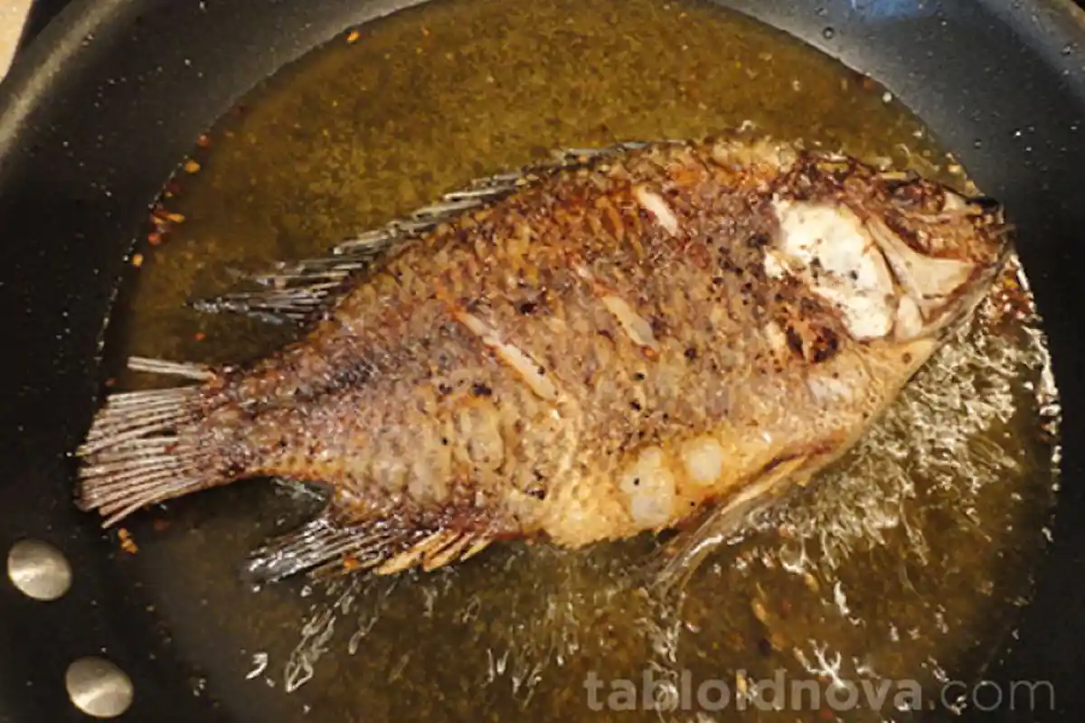 Minyak Meletup saat Menggoreng Ikan? Ini 4 Tips Goreng Ikan Tanpa Khawatir Terciprat Minyak Panas