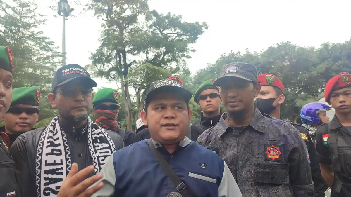 Massa Aliansi Ormas Islam Sumut Gelar Aksi Solidaritas ke DPRD Sumut, Tuntut Palestina Merdeka