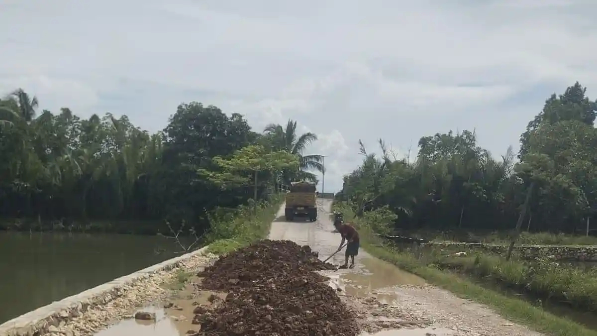 Warga Bontoa Maros Curhat Jalan Rusak Bertahun-tahun, Desak Pemerintah Turun Tangan