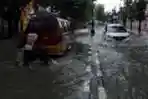 Jalan dr Mansyur Medan Tergenang Banjir