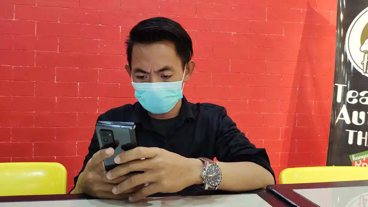 Oki Andrian 'Baim Wong Dabo' Rehap Rumah Nenek Renta di Lingga, Yatimah Kini Bisa Pakai Baju Lebaran