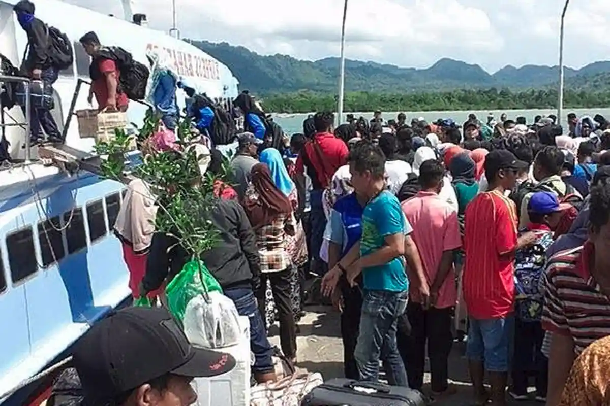Libur Natal dan Tahun Baru 2019, Penumpang di Pelabuhan Gresik Melonjak Dua Kali Lipat