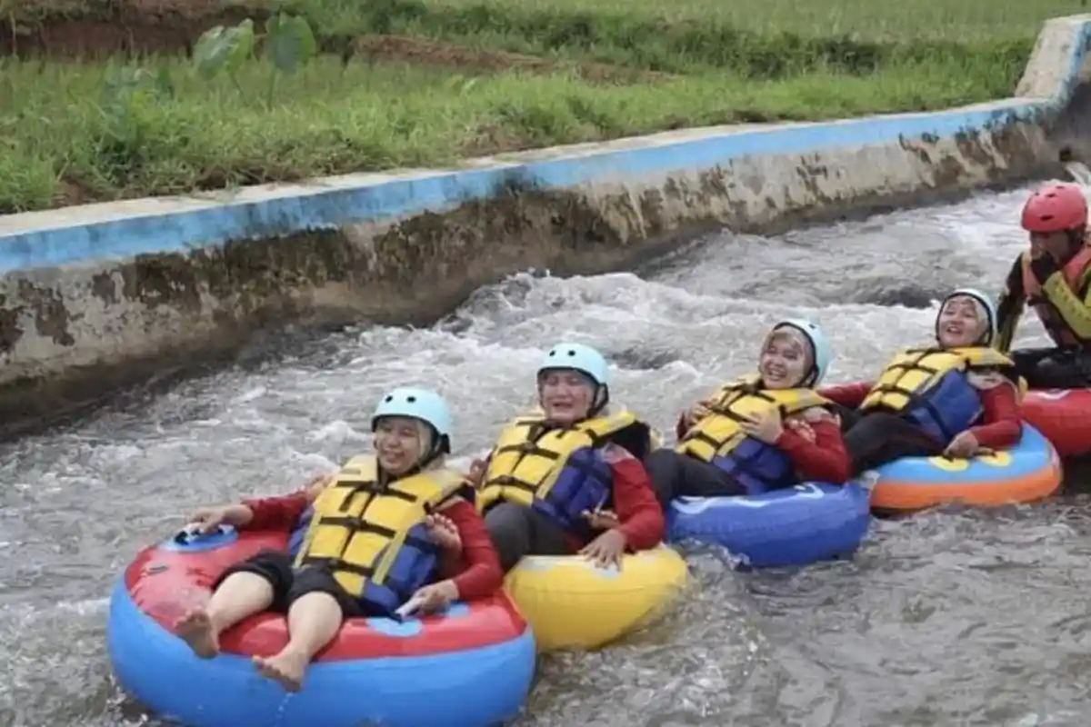 Menikmati Liburan Keluarga di Desa Wisata Pandansari Batang, Ada Paket River Tubing dan Outbound