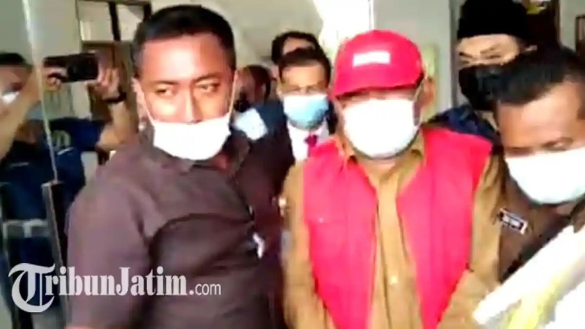 Diduga Korupsi Rp 1,41 Miliar, Suropadi Camat Duduksampeyan Ditahan Penyidik Kejari Gresik