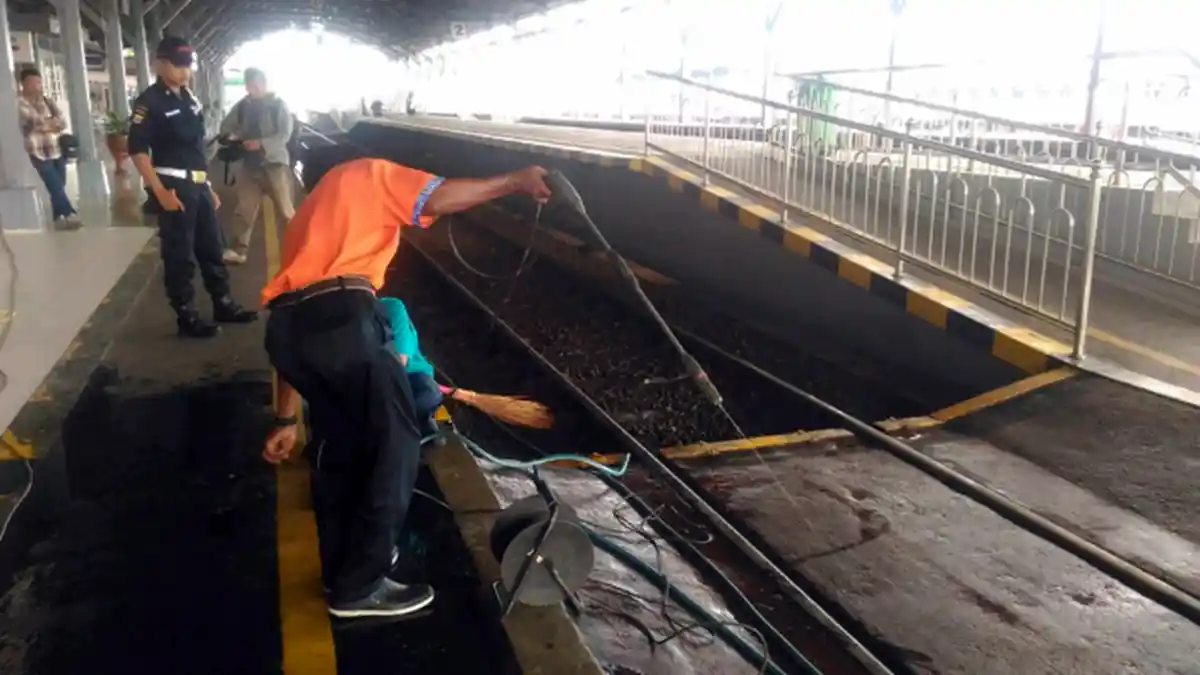 Ini Identitas Bule yang Tewas Tertabrak Kereta Api di Stasiun Lempuyangan