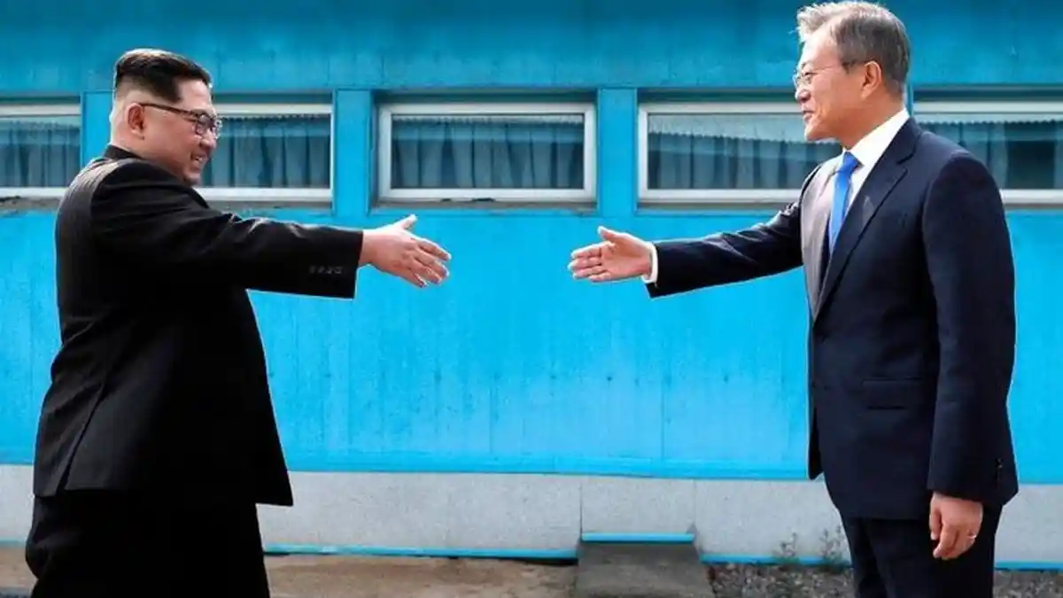 Korea Selatan dan Korea Utara Memulihkan Hotline Lintas Batas yang Telah Terputus selama 13 Bulan