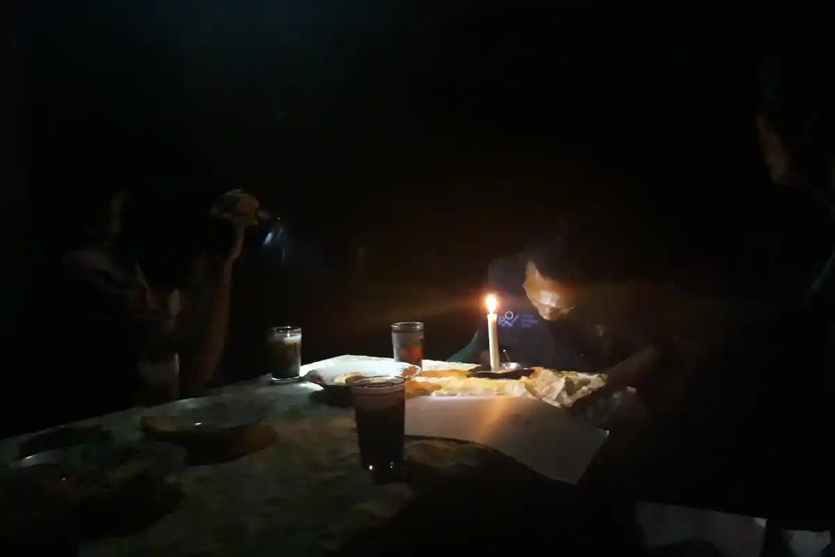 Hidup Dinaungi Kegelapan, Warga Sambikoe Manggarai Timur Puluhan Tahun Rindukan Listrik