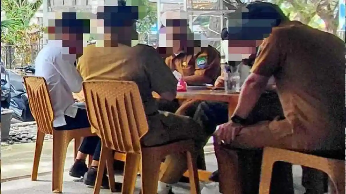 Oknum ASN Abdya Asyik di Warung Kopi Saat Jam Kerja, Satpol PP Diminta Bertindak