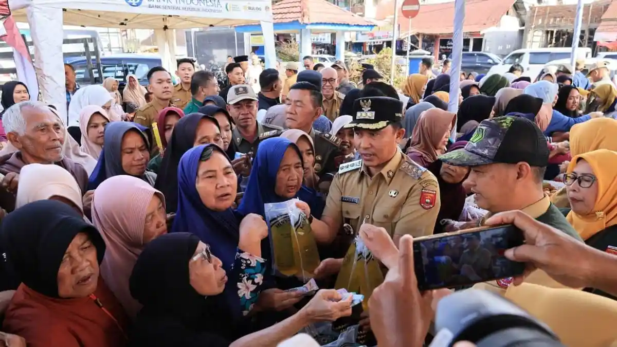 Kompak! Pemkab dan Polres Lampung Barat Gelar Gerakan Pangan Murah