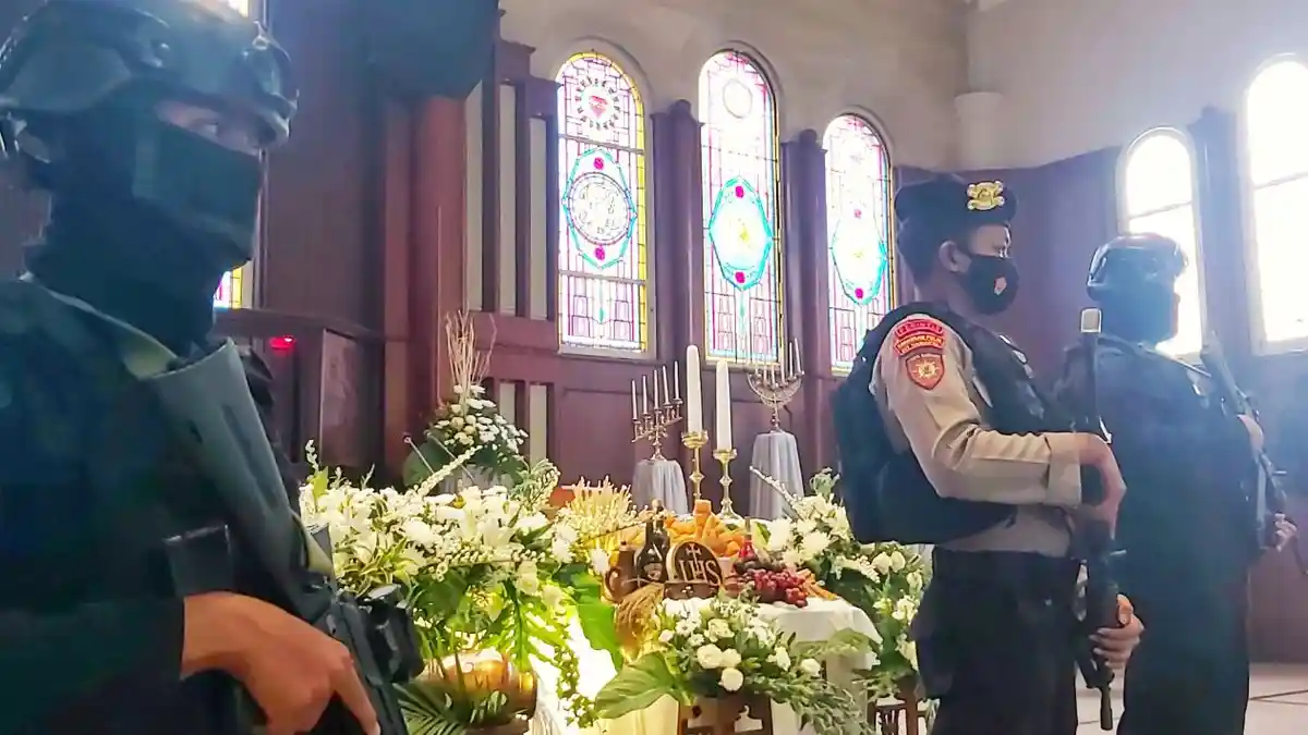 Polres Karanganyar Lakukan Sterilisasi Gereja Jelang Paskah