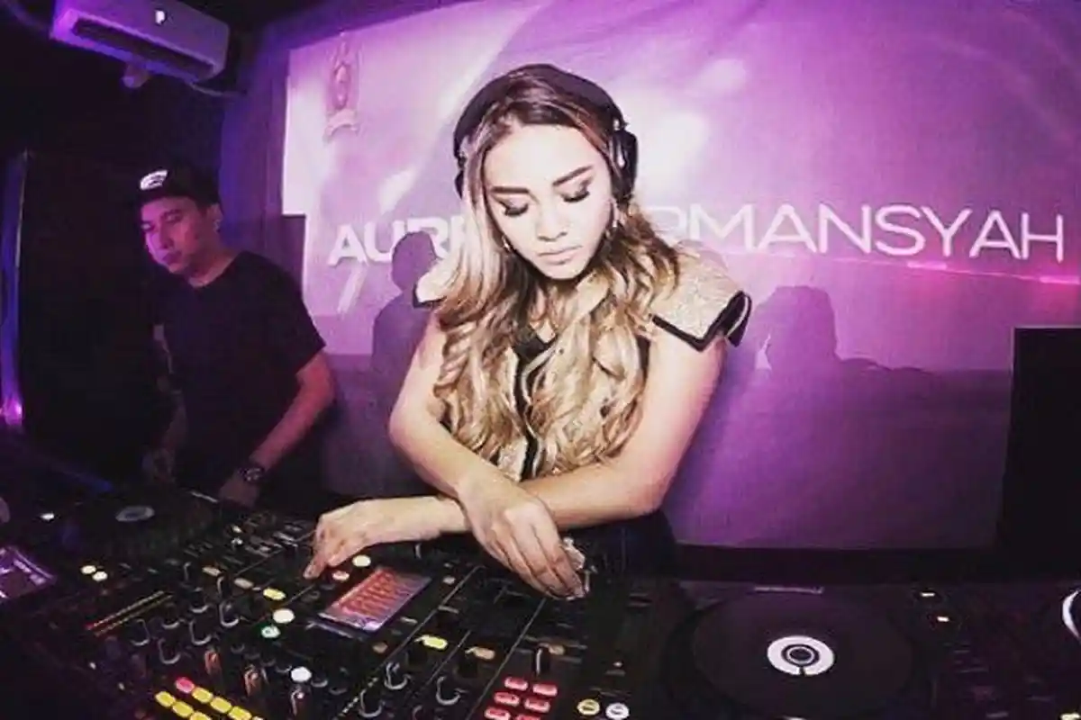 Aurel Hermansyah Selalu Bawa Tali Rafia, Untuk Apa? Yuk, Intip Isi Tas Putri Anang-Ashanty