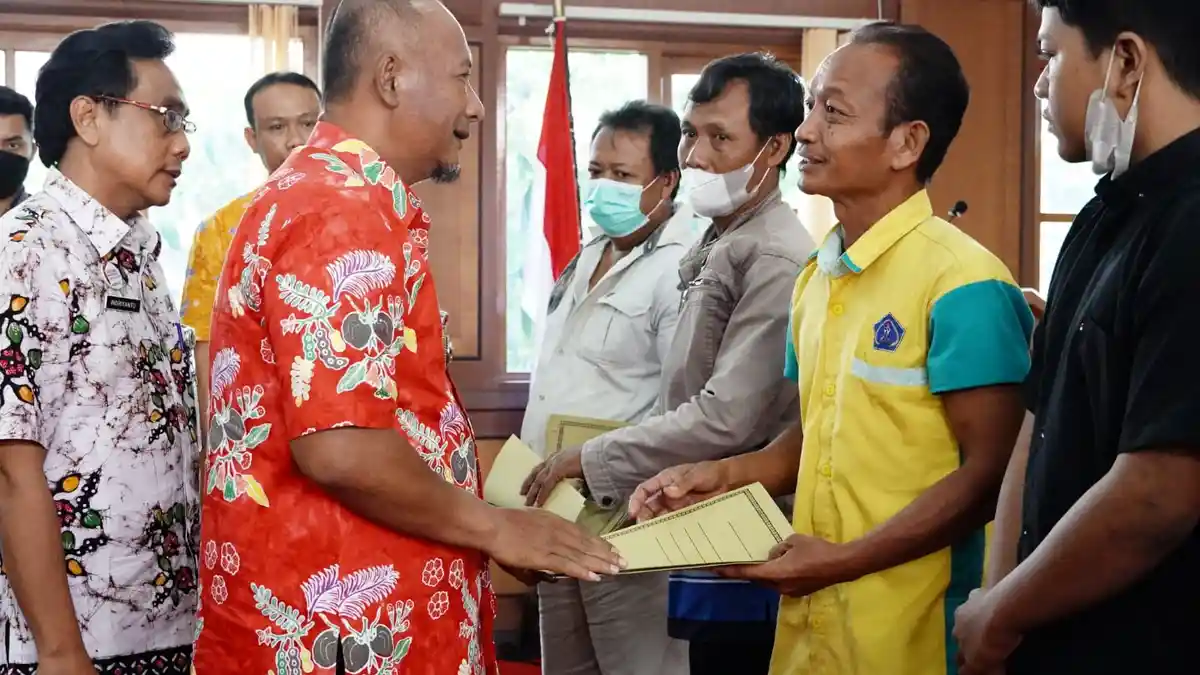 Turut Belasungkawa, Henggar Serahkan Santunan Kematian Rp 258 Juta pada Keluarga Prasejahtera