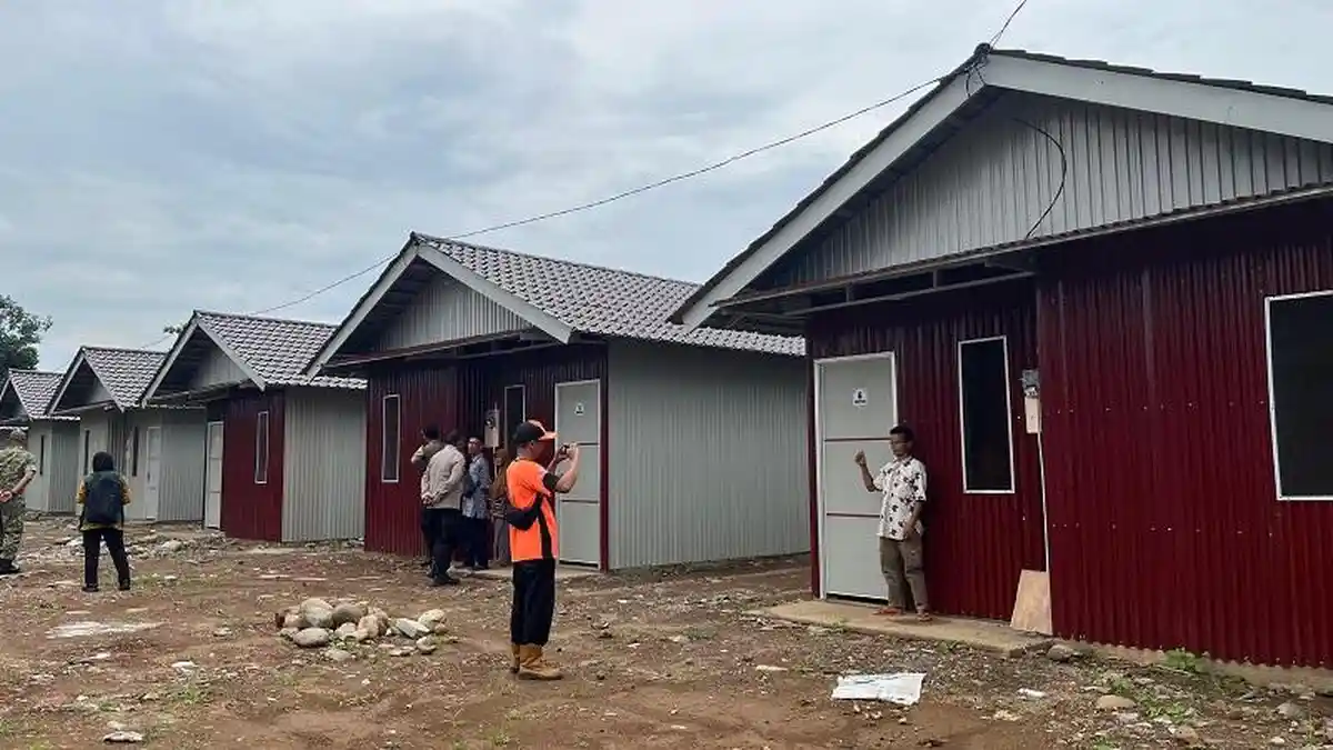 17 KK Korban Longsor Cilacap Terima Kunci Huntara, Fasilitas  Air dan Listrik Gratis