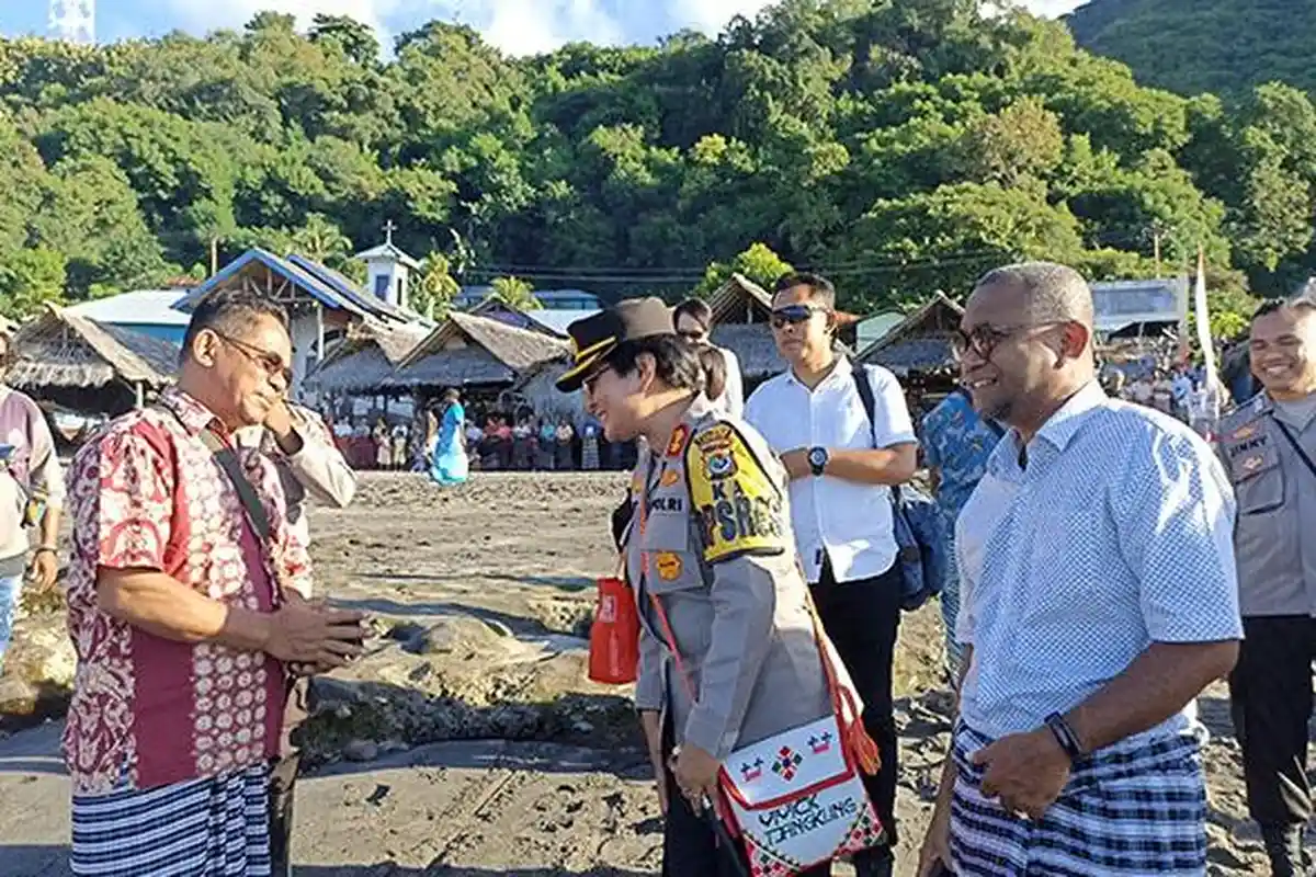 Datangi Kampung Leluhur Lamalera, Kapolres Lembata," Arwah Leluhur Menyatu Dengan Saya"